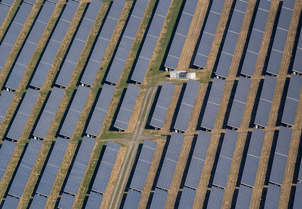 solar farm 6619504 1280